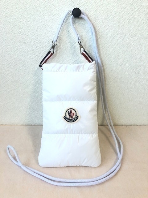 新品 モンクレール MONCLER 中綿入り ポーチ 特大ダウン調ケース 巾着型 ワッペン ロゴ入り8拍卖