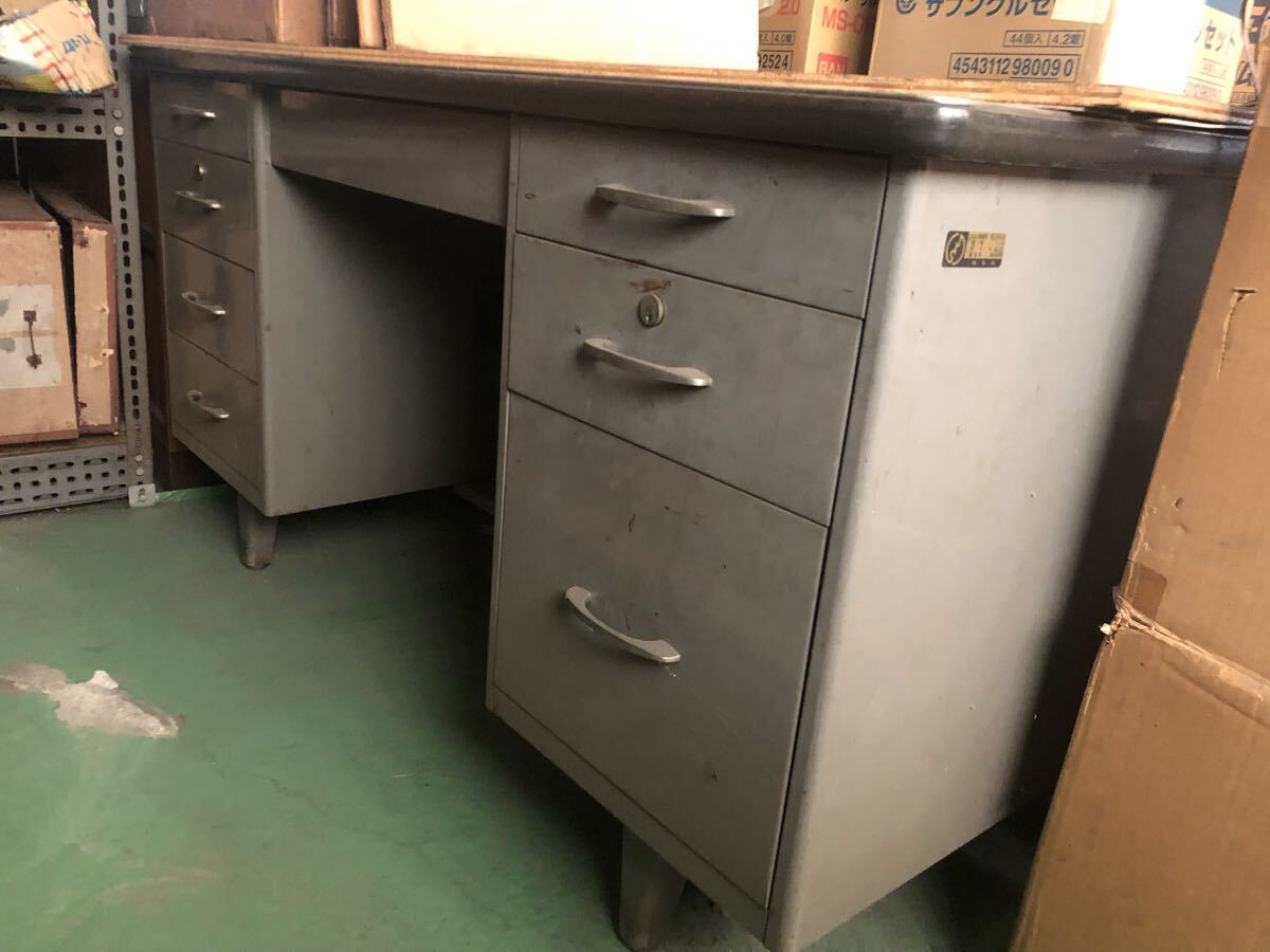 昭和44年製 飛騨産業 事務机 スチール製 オフィスデスク スチールデスク 書斎机 昭和レトロ 両袖 長期保管品拍卖