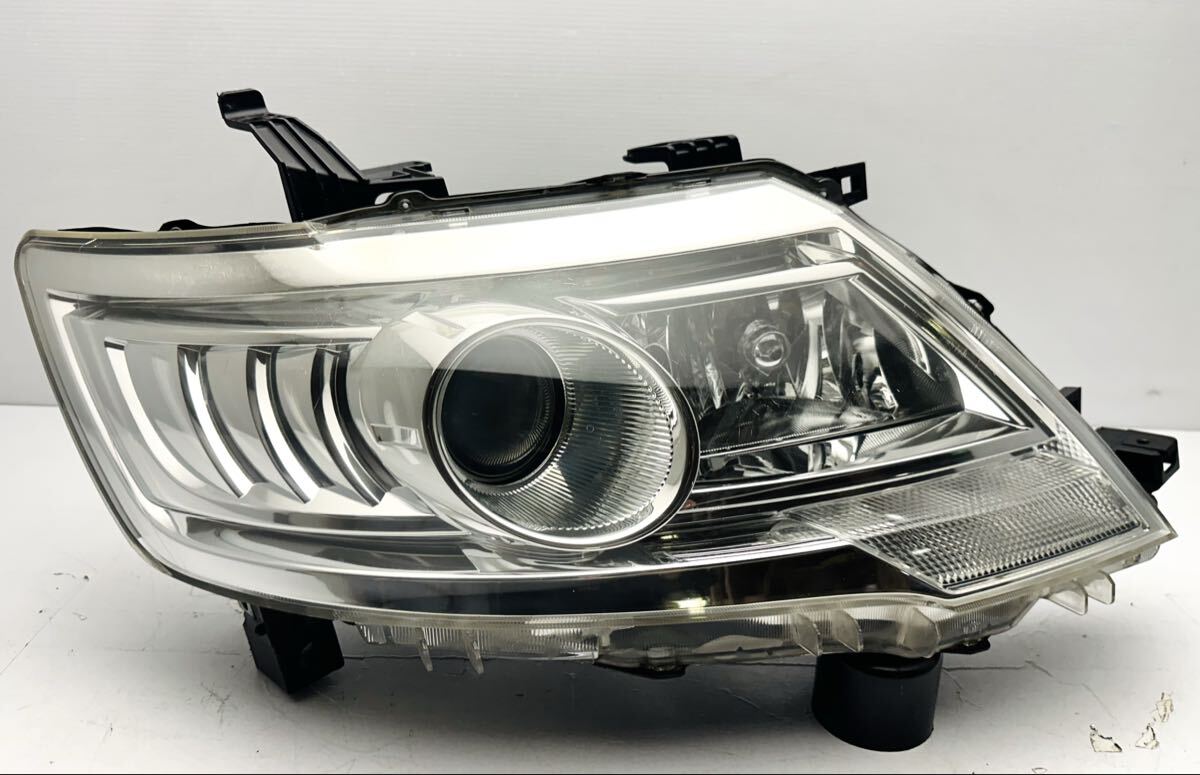 ★当日発送★割れ無★日産 セレナ C25 CC25 ハイウェイスター 後期 ヘッドライト 右 キセノン HID KOITO 100-24921 (Q279)拍卖