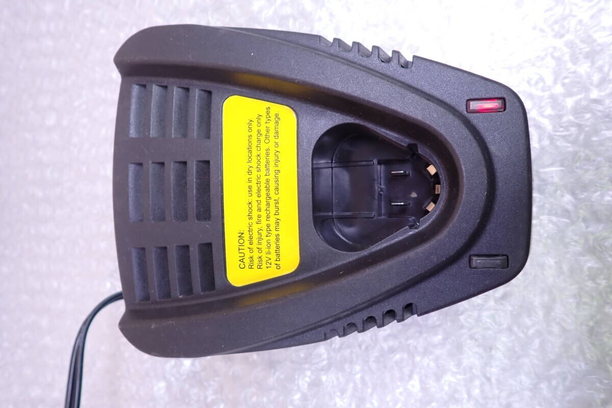 A924# 動作品 Battery Charger HYCH0402701500PSE DC 12.6V 1A 充電器拍卖