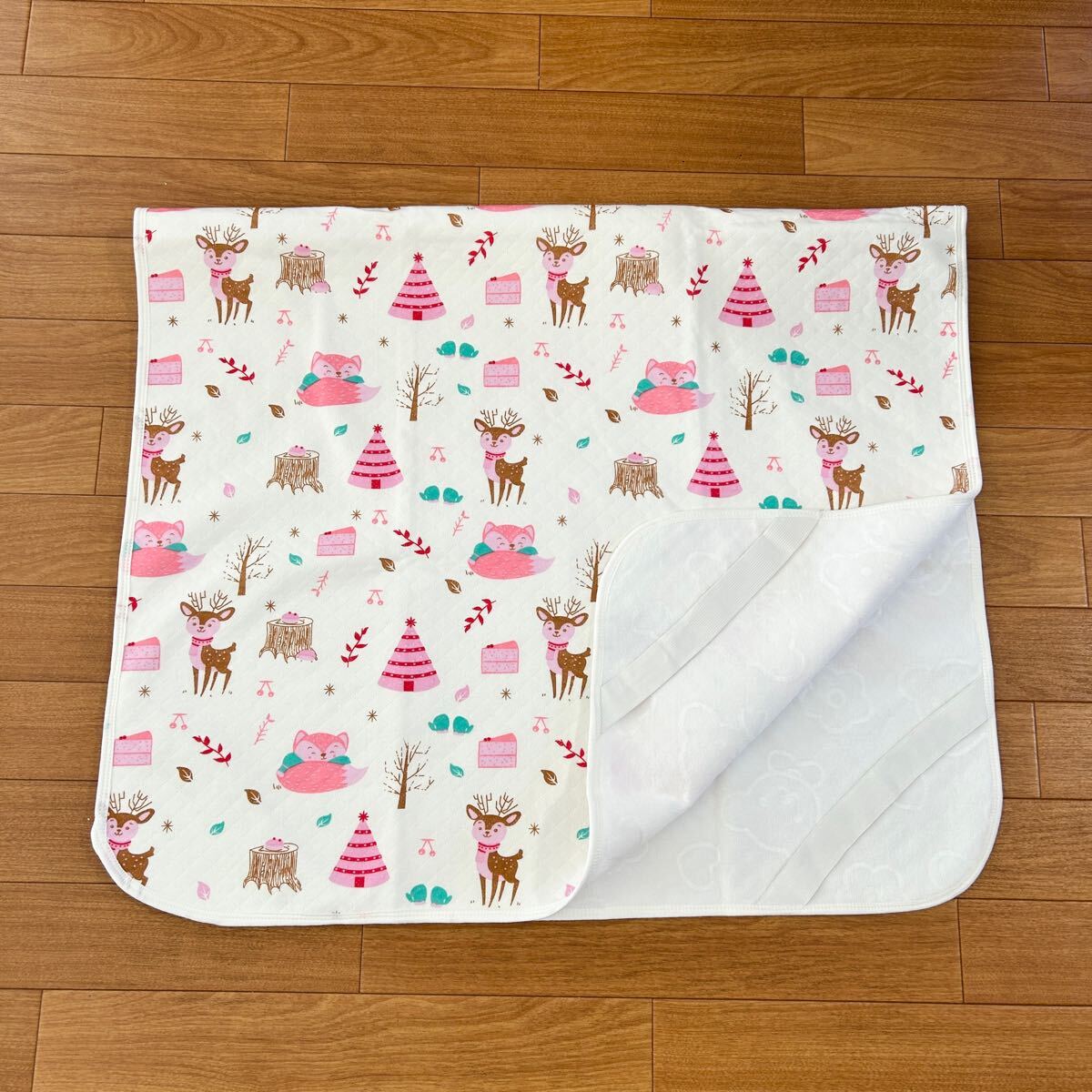 ゴム付防水シーツ 70×120 保育園 お昼寝布団 敷きパッド 女の子 トナカイ おねしょシーツ拍卖