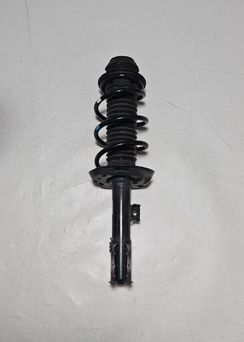 トヨタ ヤリスクロス・MXPJ10/MXPJ15 純正 後期 フロントストラット/ショック ASSY 右 良品 2024年 グレード:G/X/Z/U 品番:48510-52W90拍卖