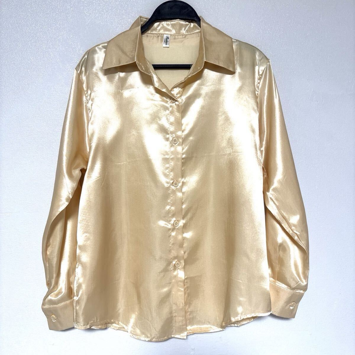 超光沢MAX シルキーサテン 長袖 シャツ ブラウス ライトゴールド トップス OL 秘書 コスプレ フェチ 女装家様拍卖