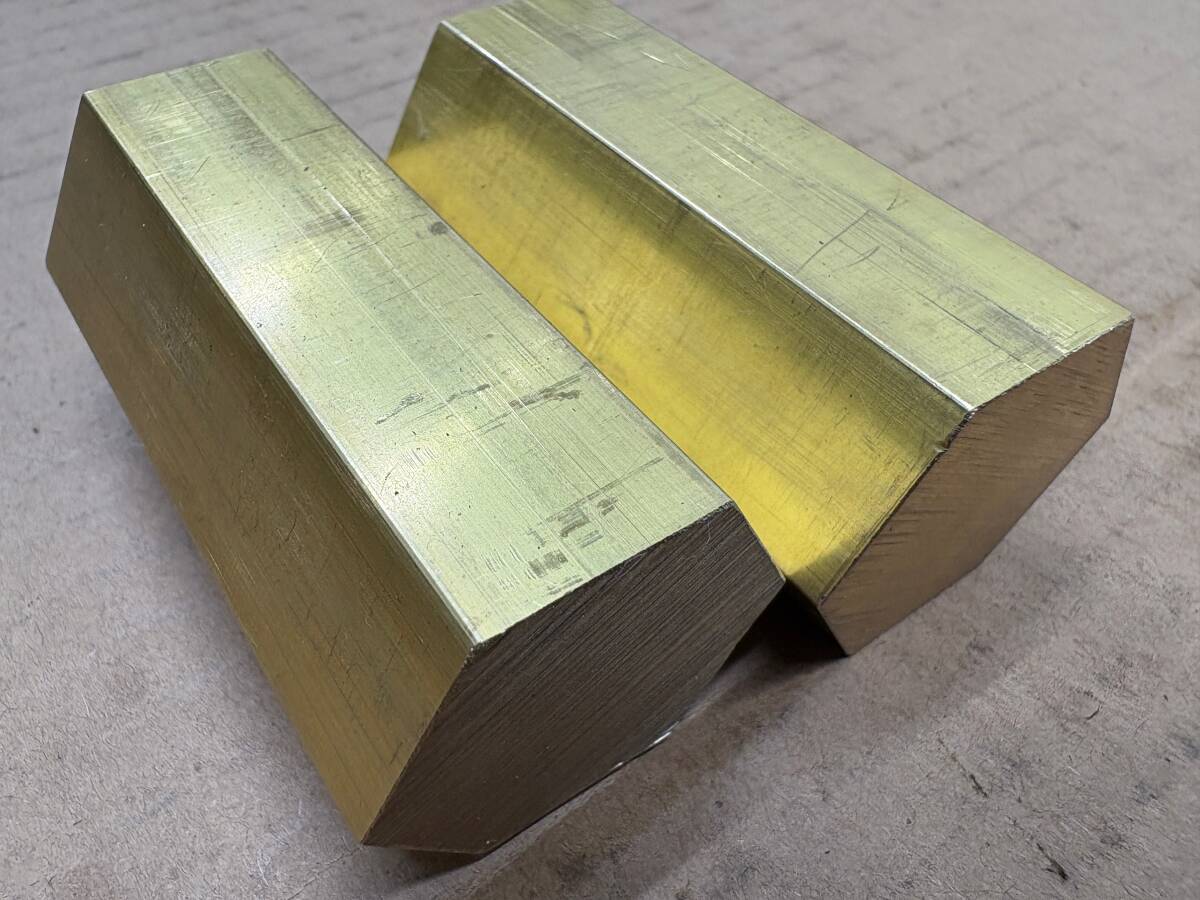 真鍮六角棒 対辺30mm 長さ66 mmくらい 2本セット 重量約840g 残材 端材 拍卖