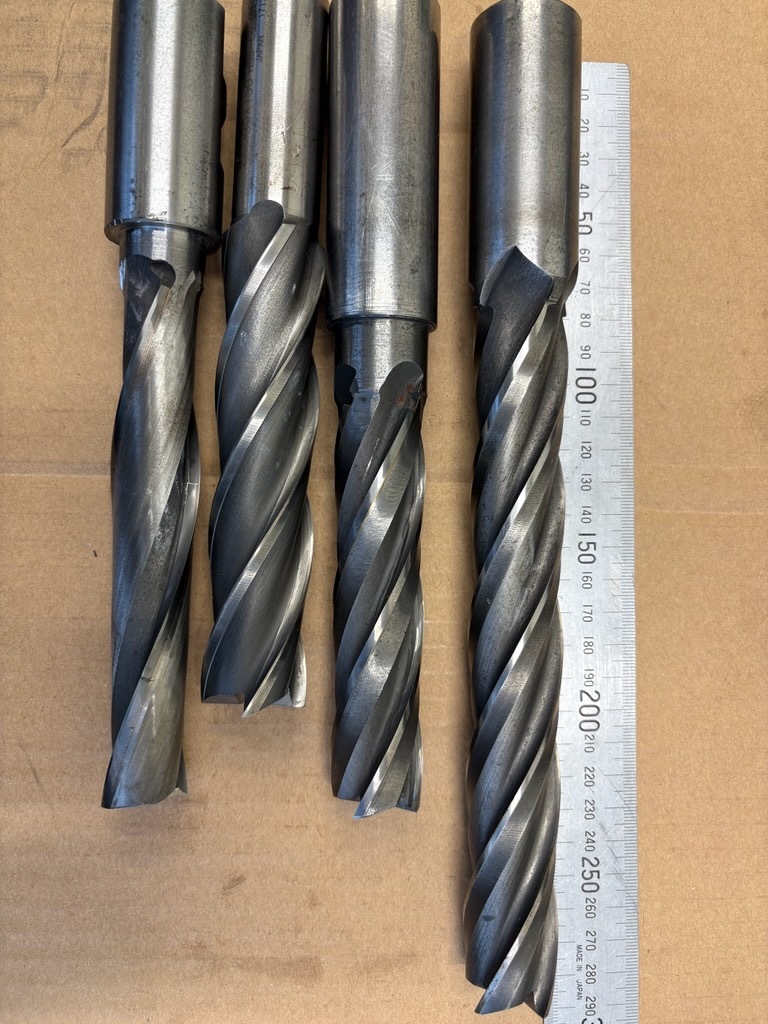 中古ロングエンドミル ハイス鋼 24mm~29mmくらい 4本セット 研磨品 ジャンク品(スクラップ扱い) 約3.6kg拍卖