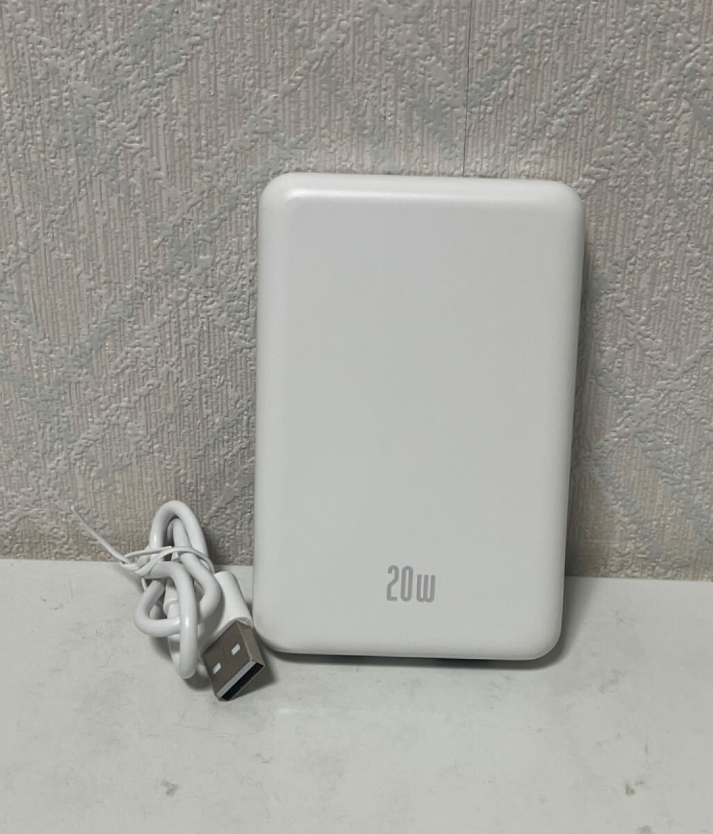 711i0720 モバイル バッテリー MagSafe対応 超薄型 軽量 小型 10000mAh PD20W急速充電 三台同時充電 ワイヤレス充電器 マグセーフ充電器 拍卖