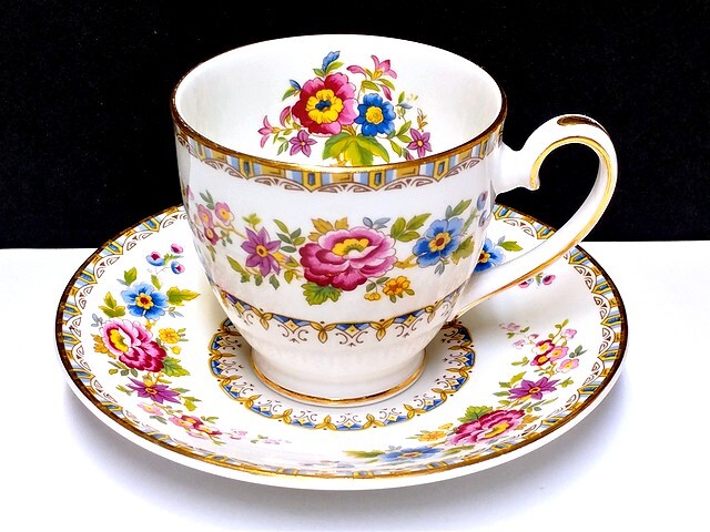 3QV売切!税無し☆ロイヤルグラフトン★カップ&ソーサー★Royal Grafton★MALVERN★金彩★花模様★茶器★食器★現状★現品限り★1031-3拍卖