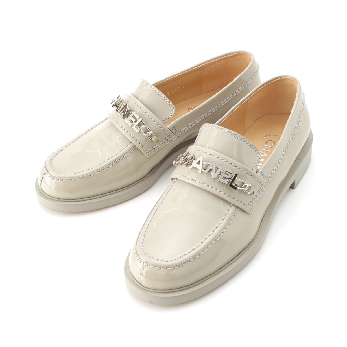 シャネル 23A パテントレザー ロゴ シグネチャー シルバー金具 ローファー G37430 グレー 37C【中古】拍卖