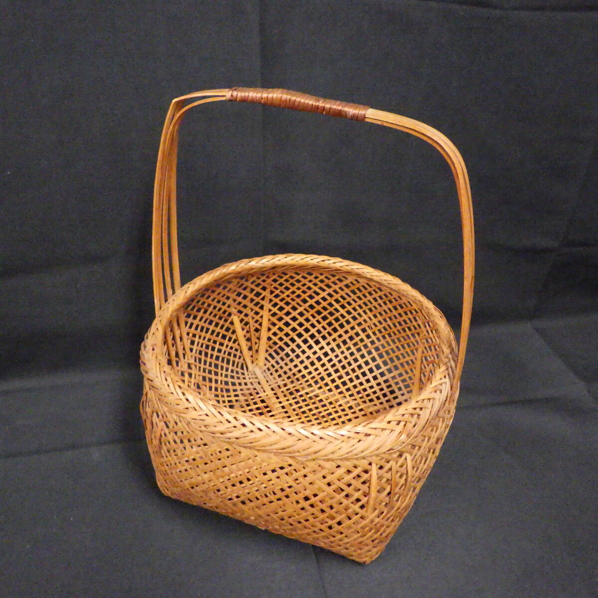 華道具 竹細工 竹籠 手つきカゴ バスケット 竹かご 花籠 中 レトロ 工芸品 籐 ラタン 現状品 ②拍卖