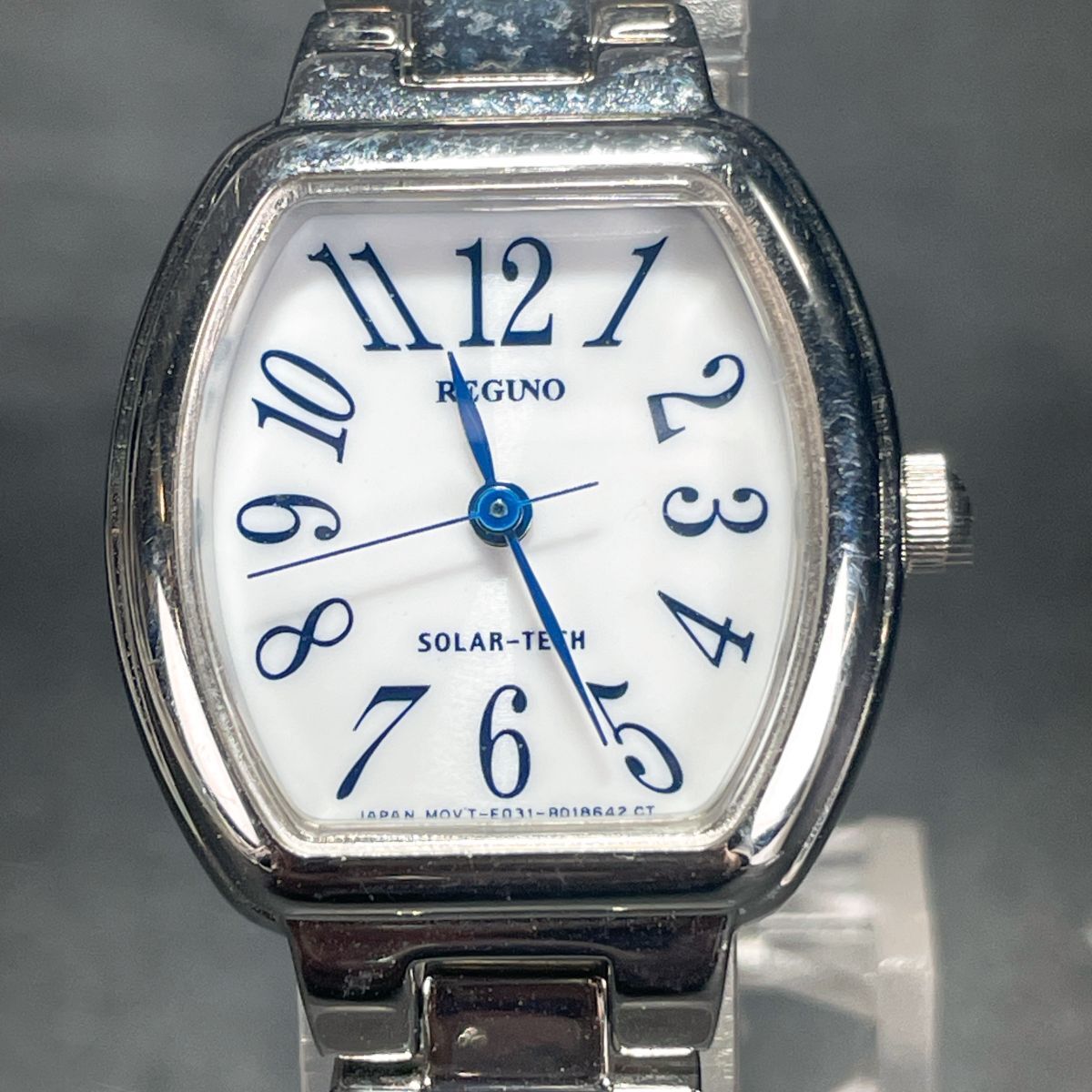 美品 CITIZEN シチズン REGNO レグノ E031-R005553 腕時計 アナログ ソーラー 3針 ホワイト文字盤 メタルバンド シルバー 動作確認済み拍卖