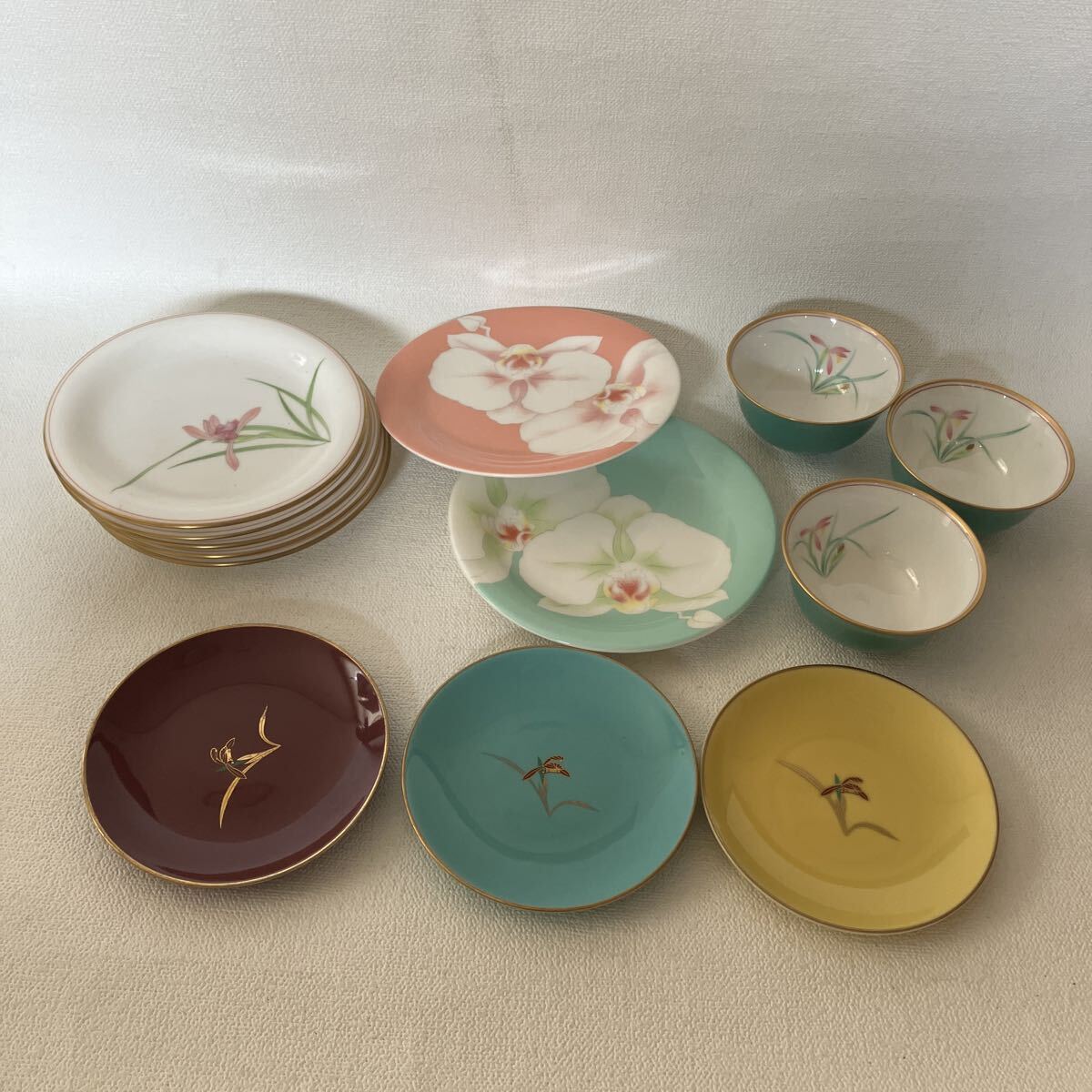c122 80 香蘭社 和食器 銘々皿 小皿 湯呑 まとめて セット 花柄デザイン きれい おしゃれ かわいい ブランド器 カラーサイズ色々 カラフル拍卖