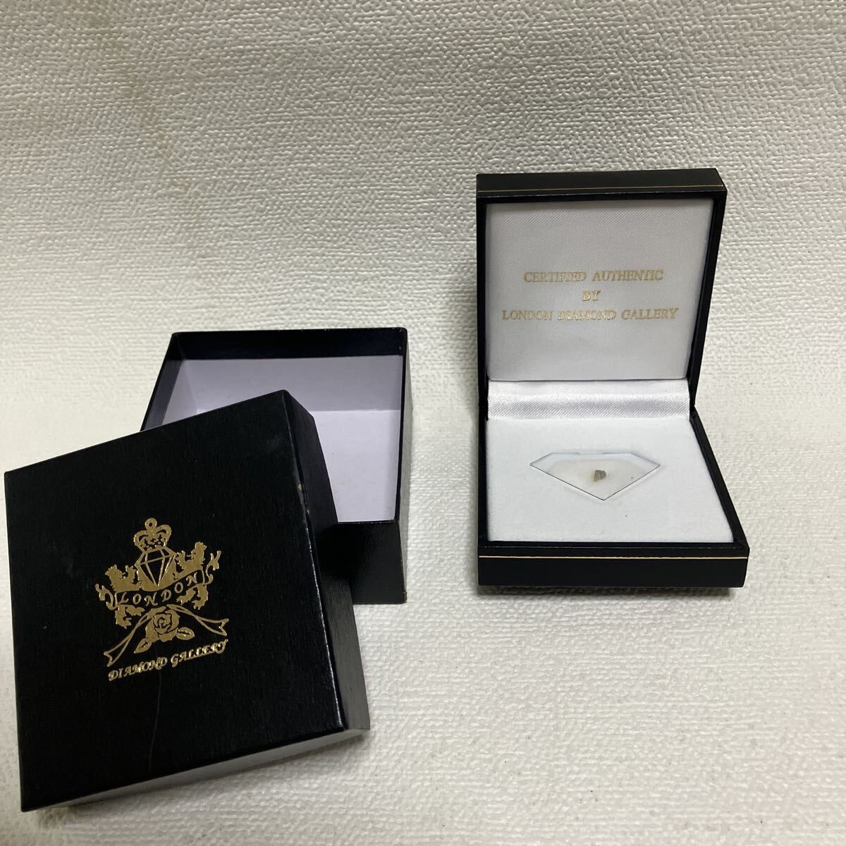 c148 60 箱入り CETIFIED AUTHENTIC BY LONDON DIAMOND GALLERY ダイヤモンド 原石 ロンドンダイヤモンドギャラリー 箱に擦れ有り拍卖