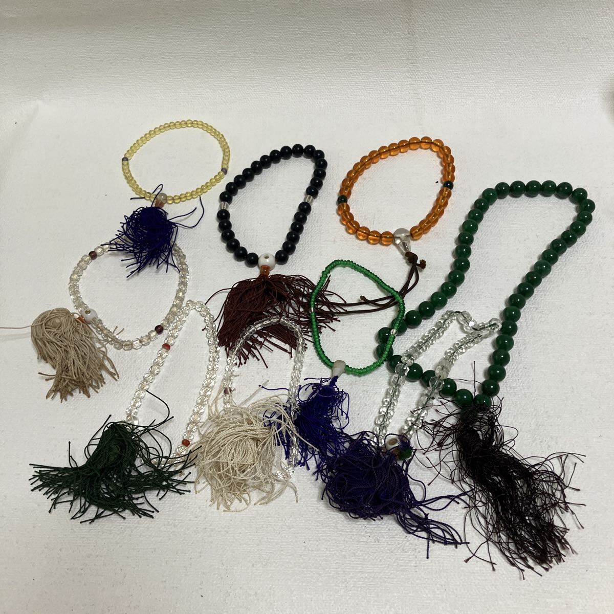 c156 60 御念珠 まとめて 仏具 数珠 法具 お念珠 葬儀 法事 冠婚葬祭 9具 房傷み有り カラー色々 レトロ 懐かし デザイン おしゃれ 拍卖