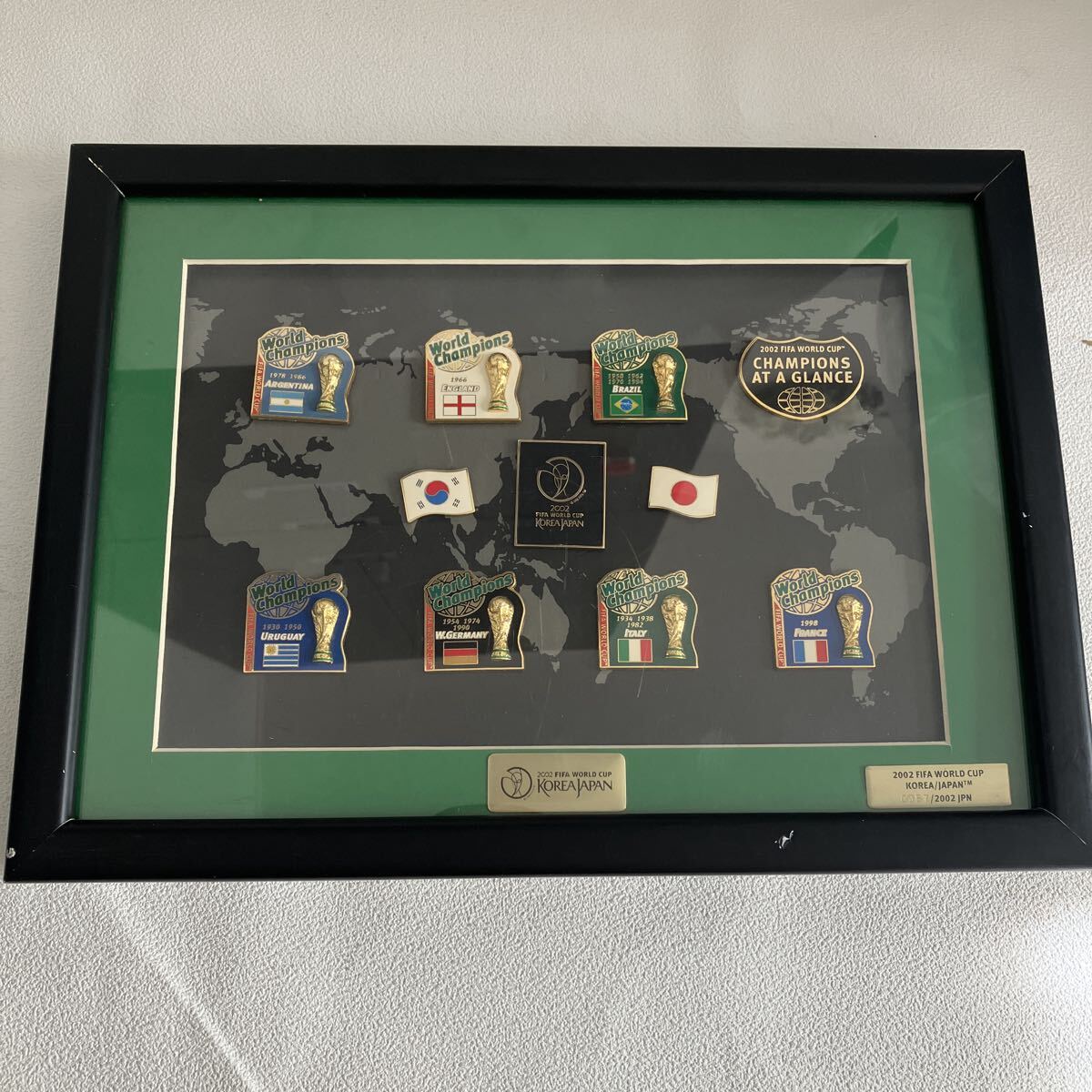 e304-80 FIFA ワールドカップ 2002 KOREA JAPAN ピンバッジセット サッカー 額装 韓国 ピンバッジ 裏蓋外れやすいです拍卖