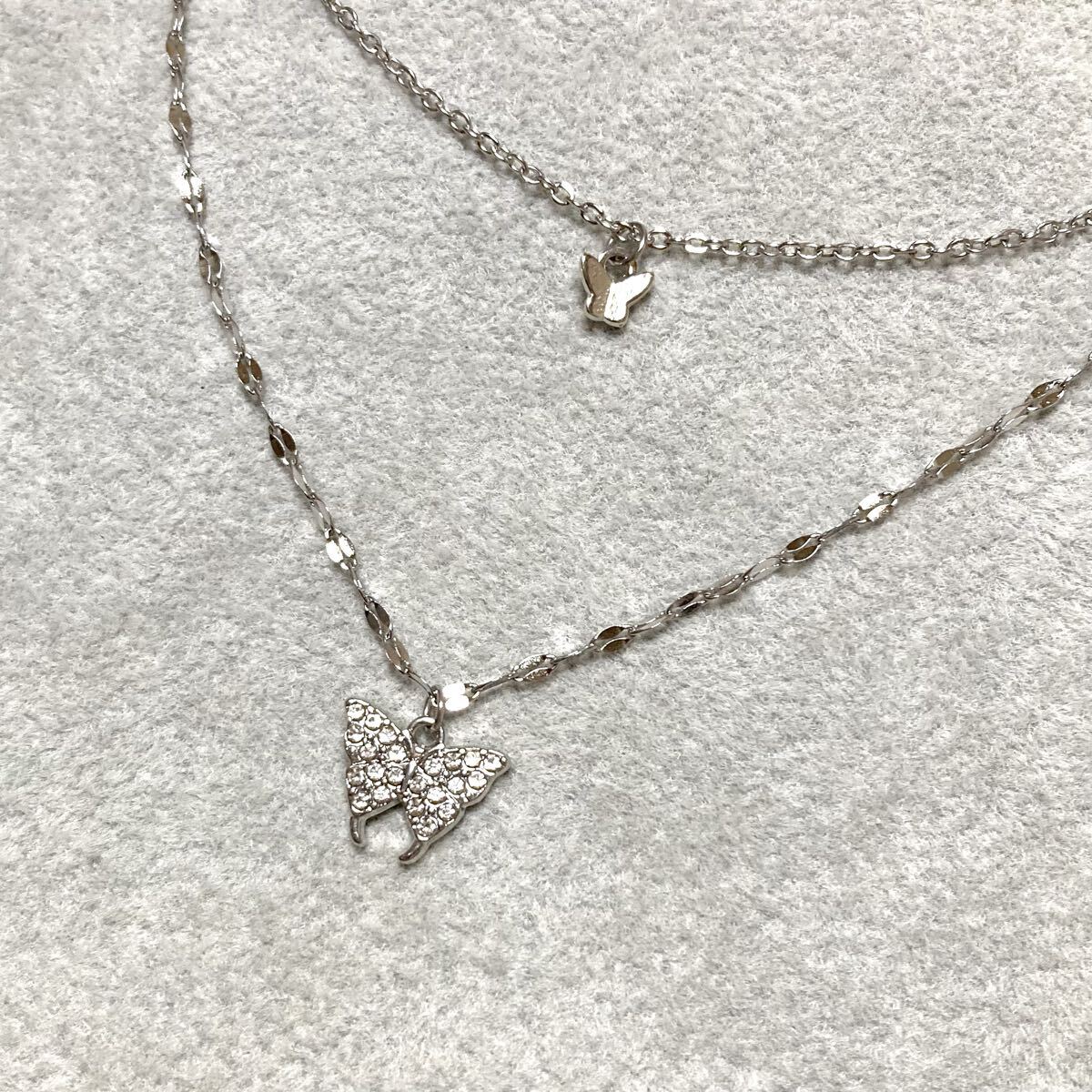 シルバーカラーペタルチェーン平あずきクリアビジューバタフライ蝶々2連ネックレス拍卖