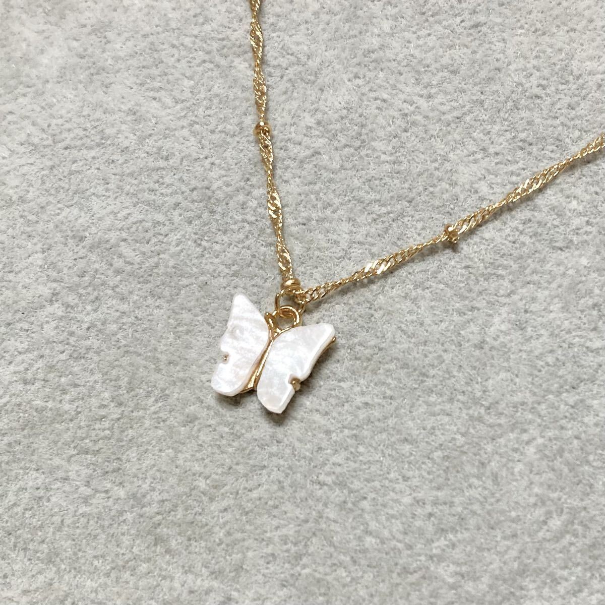 ゴールドカラーホワイトマーブル模様バタフライ白蝶々チャームスクリューチェーンネックレス拍卖
