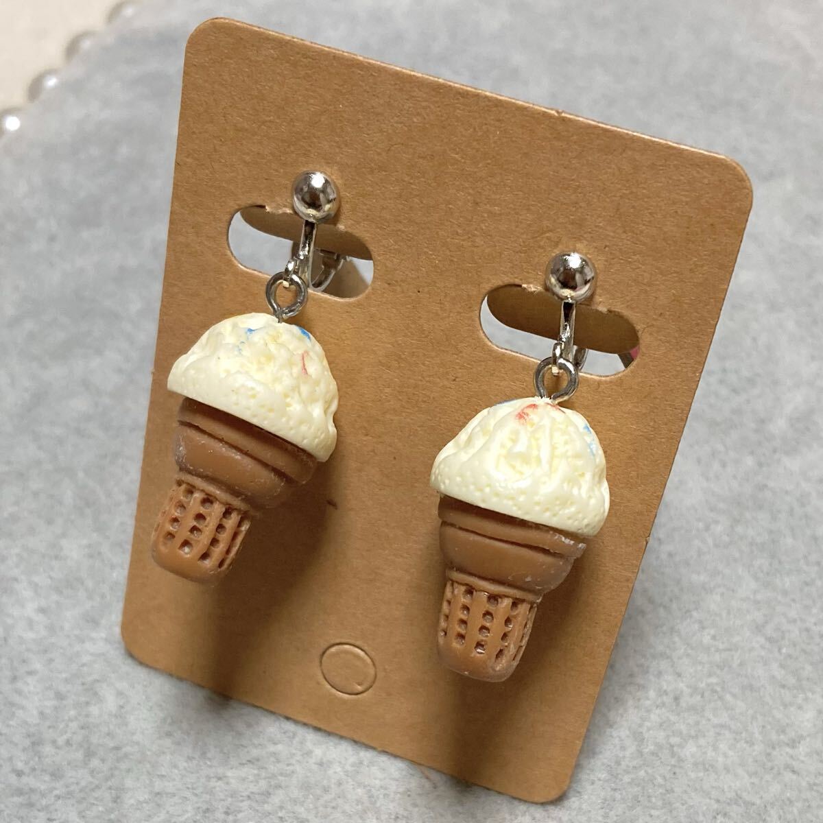コーンアイスクリーム氷菓スイーツチャームネジバネ式イヤリング拍卖
