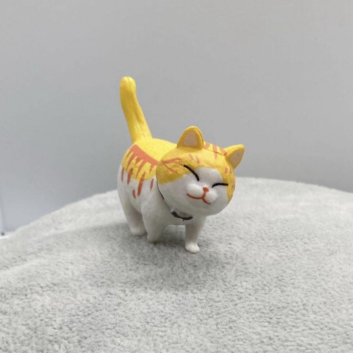 チャトラキャットウォーキングフィギュア茶虎猫歩き置き人形 キャリコ置き物拍卖