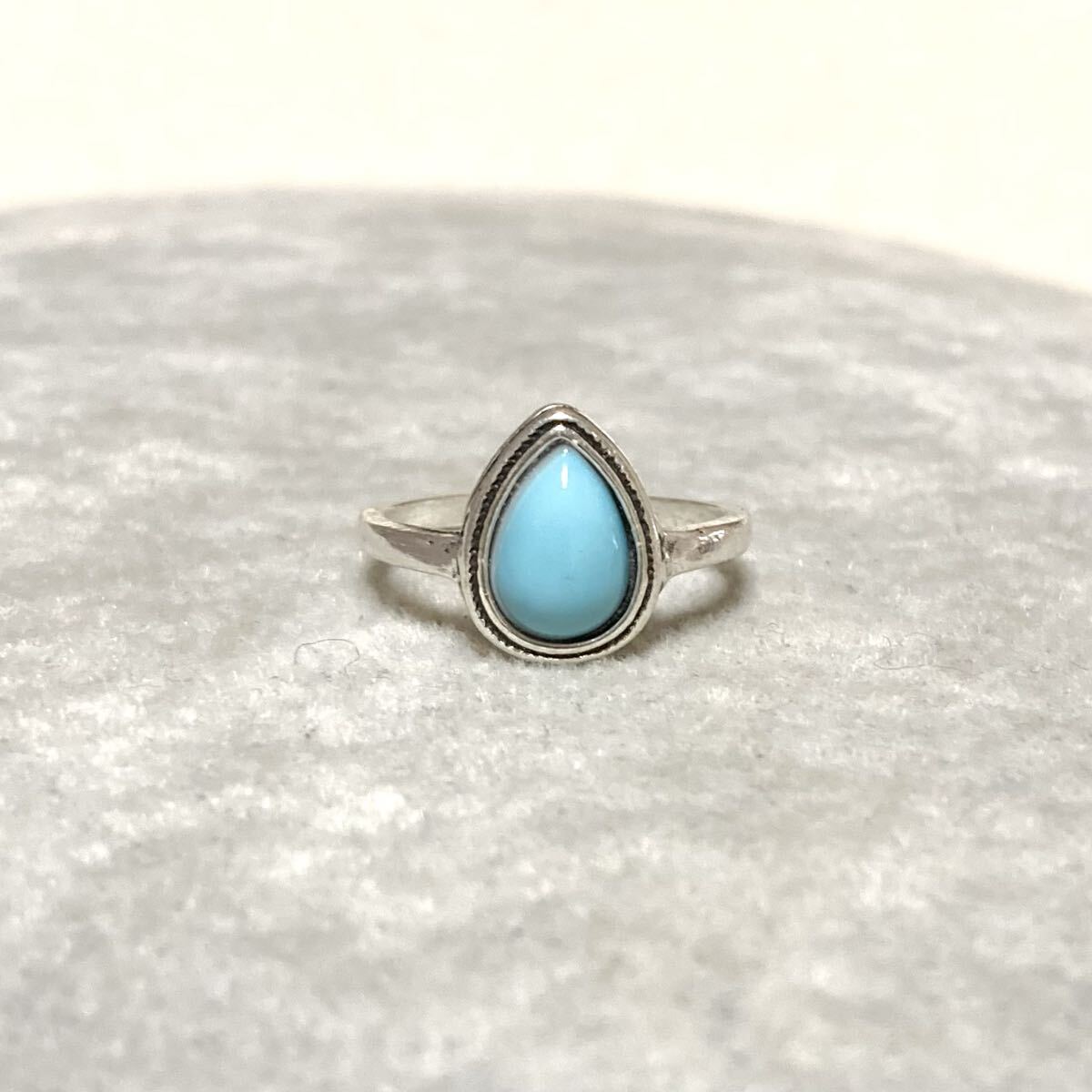 アンティーク調シルバーカラーライトブルードロップチャームエスニックリング青水色指輪拍卖