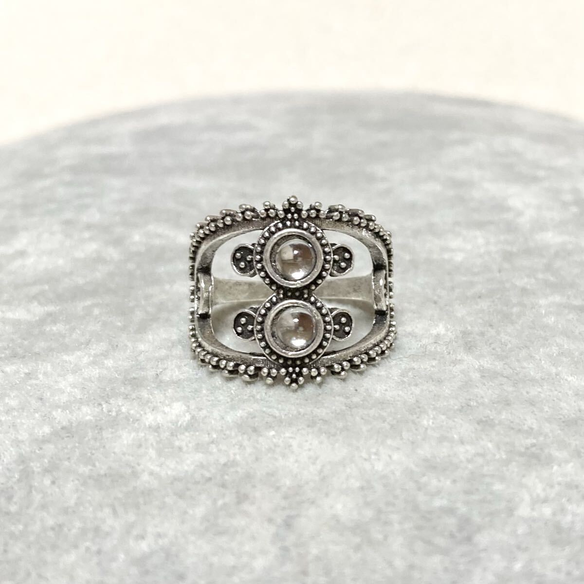 アンティーク調シルバーカラークリアラウンド半球チャームワイドデザインエスニックリング指輪拍卖