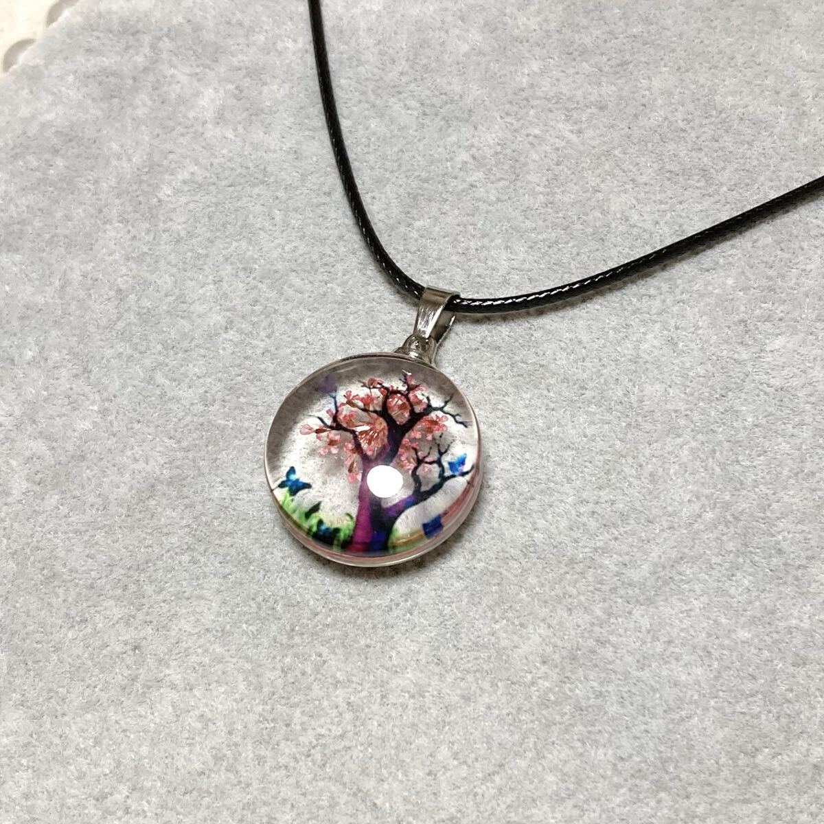 ラウンドガラスカボションピンクドライフラワーツリーブルーバタフライブラックコードネックレス青い蝶々拍卖