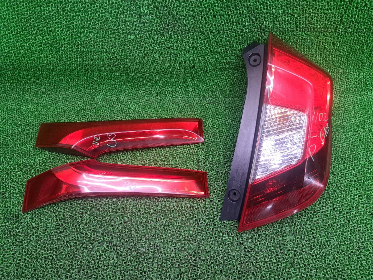 1102 ホンダ フィット GK3 純正 テールランプ 右 フィニッシャー 左右 セット テールライト 3点拍卖