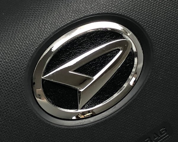 ダイハツ ステアリング エンブレムシート レザー調 黒 ブラック 革調 簡単取付け ハンドル ZEROWIN DAIHATSU ドレスアップ 送料無料拍卖