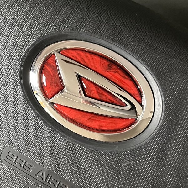ダイハツ ステアリング エンブレムシート 赤茶木目 ウッド調 ハンドル用 SDH-D01 樹脂盛立体3D加工 ZEROWIN拍卖
