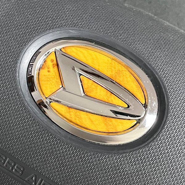 ダイハツ ステアリング エンブレムシート 黄茶木目 ウッド調 ハンドル用 SDH-D01 樹脂盛立体3D加工 ZEROWIN拍卖