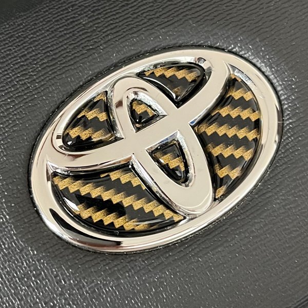 トヨタ ステアリング エンブレムシート カーボン2D黒×ゴールド ハンドル用 SDH-T01 樹脂盛立体3D加工 ZEROWIN TOYOTA拍卖