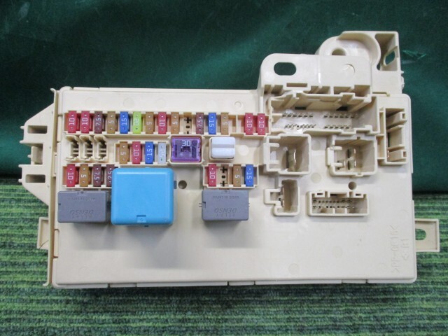 ムーヴ DBA-LA100S ヒューズボックス カスタム X SA 82600-B2390【岐阜発】拍卖