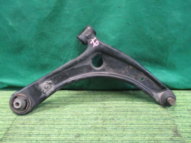 デリカD5 LDA-CV1W 右Fロアアーム D プレミアム 4WD 8人 4013A428【岐阜発】拍卖