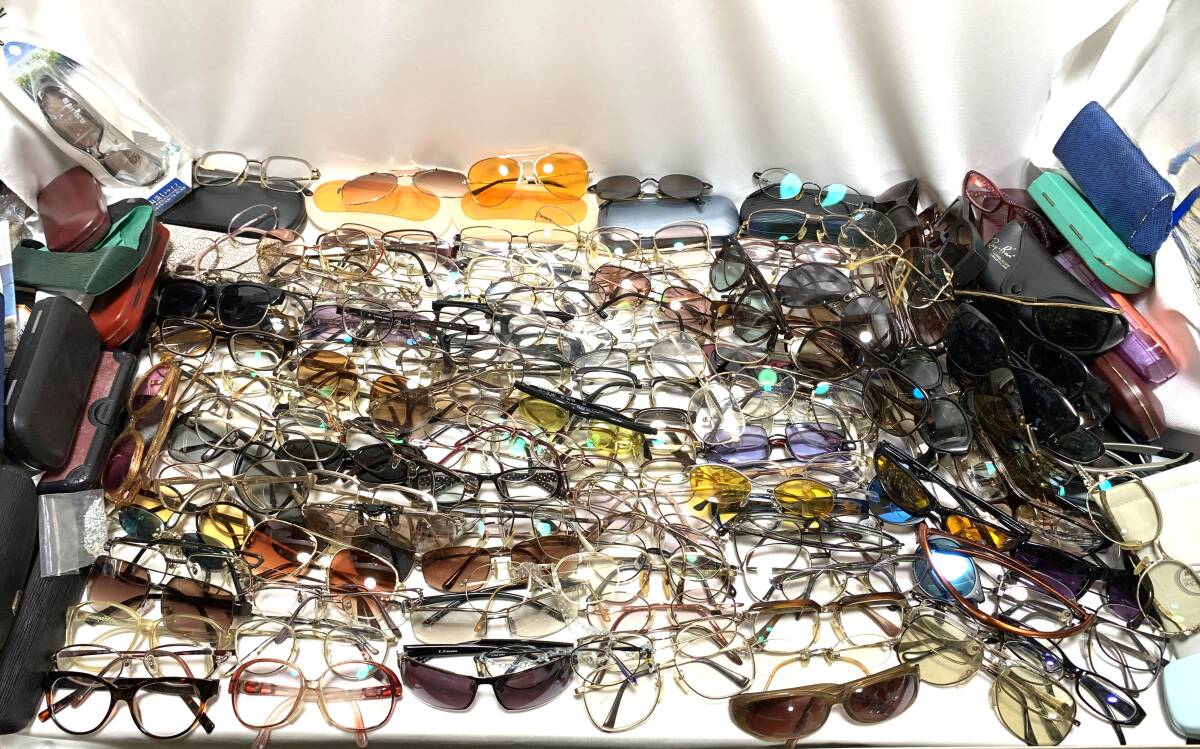 u856【眼鏡・老眼鏡】大量まとめ170本以上 約7kg 金属フレーム 昭和レトロ/BURBERRY/べっ甲/ナポレオン/YSL/Valentino 等ゴールド メガネ 拍卖