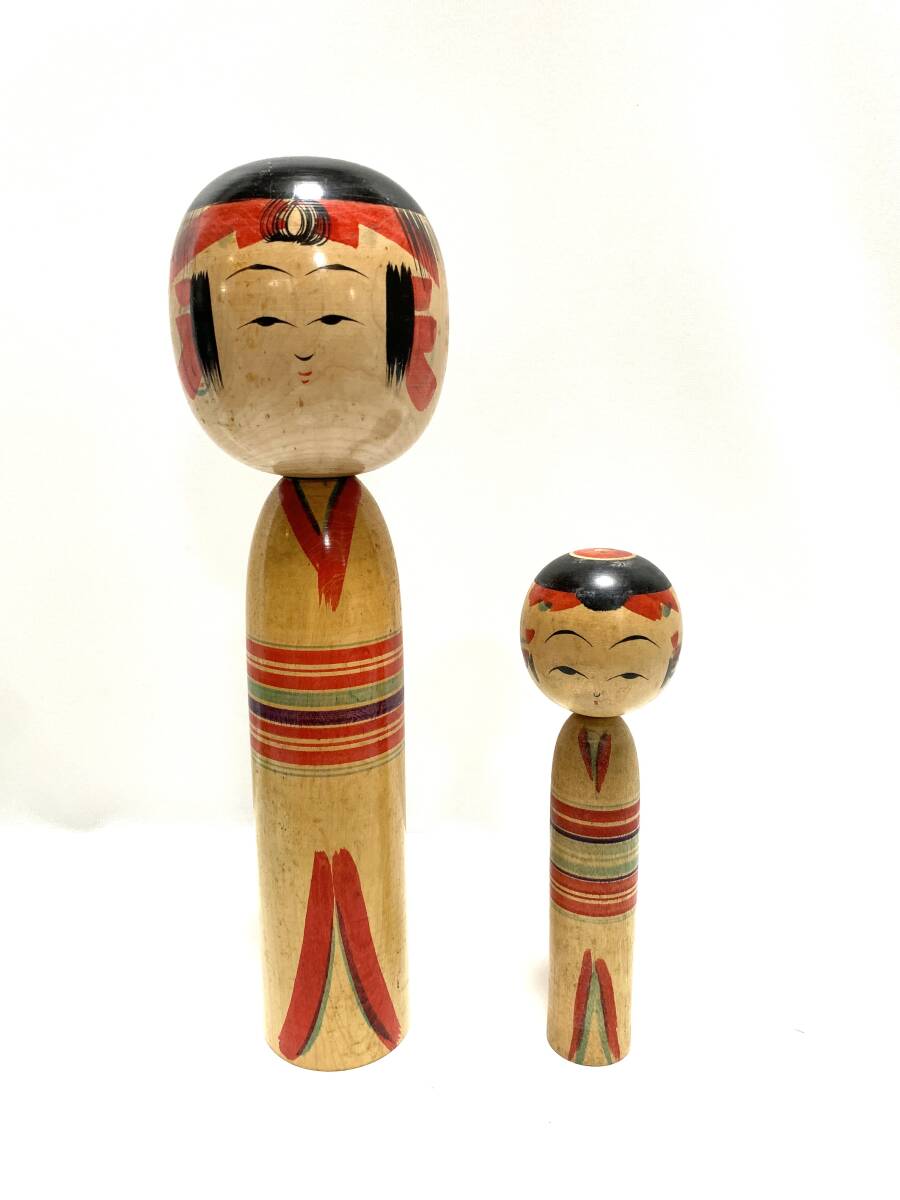 ◆309 伝統こけし【新山左京】弥次郎 2つ 18cm/30cm 作品 当時物 希少 郷土玩具 蔵出し 民芸品 古い 歴史 日本人形 セット まとめ拍卖