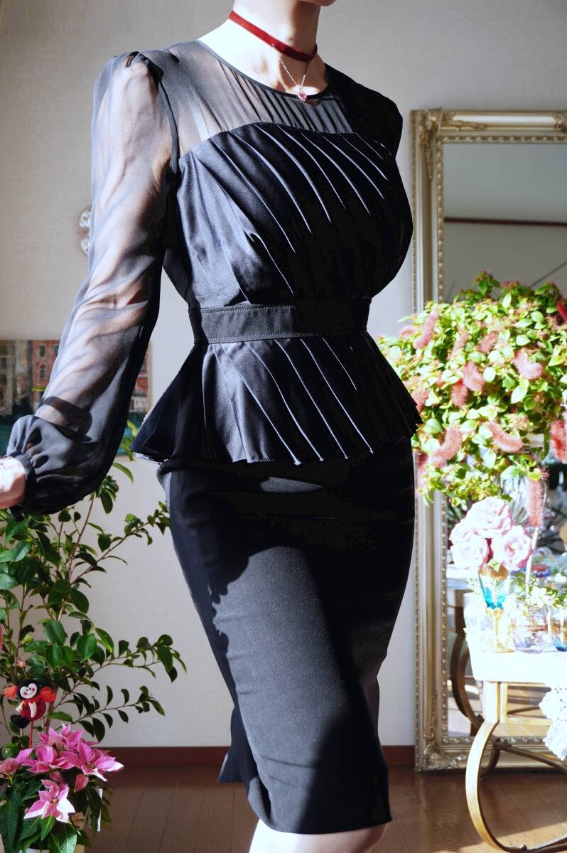 NOVESPAZIO*78,000円 サテンの光沢艶めく凝ったペプラムタイトワンピース*透シフォンパフスリーブブラウス*黒ブラック*ノーベスパジオ*38*M拍卖