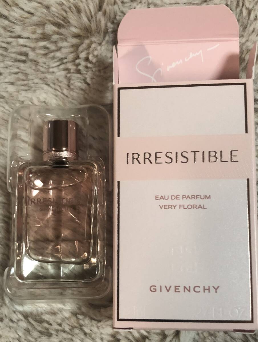 GIVENCHY◆イレジスティブル オーデパルファム ヴェリィフローラル8ml拍卖
