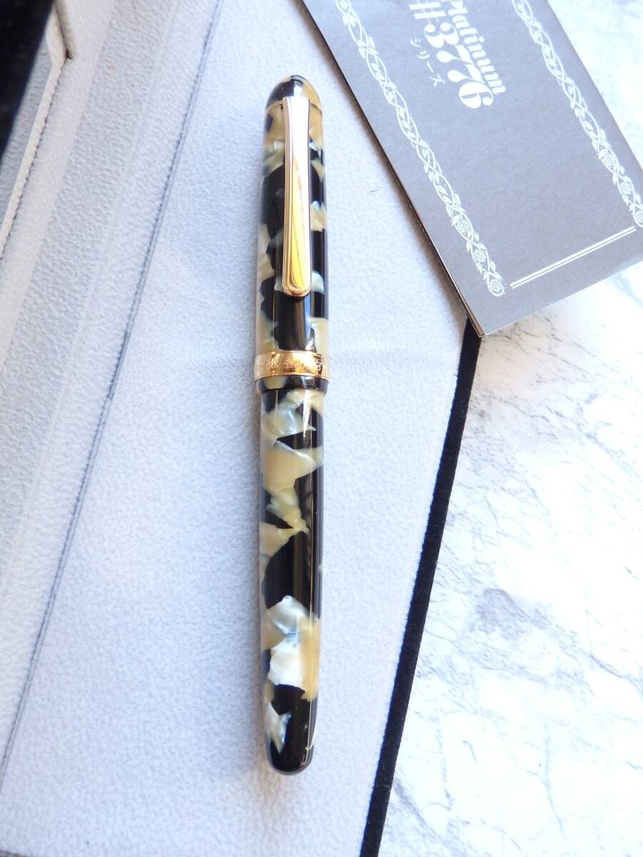 ◆【ほぼ未使用】【送料230円】プラチナ セルロイド万年筆 石垣 ペン先:14K585 中拍卖