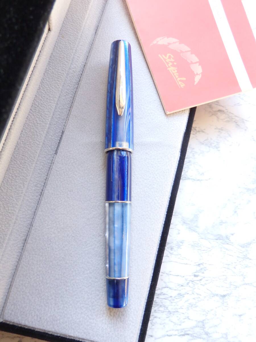 ◆【ほぼ未使用】【送料440円】スティピュラ デュエット ブルー万年筆 ペン先:18K750ソリッドゴールドバイカラー M拍卖