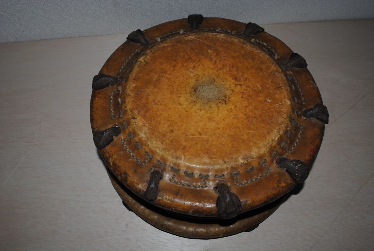 1円スタート!! 締太鼓 和太鼓 打楽器 アンティーク 直径約39cm 重量12キロ近く 締め太鼓 詳細不明 同梱可能 返品可能拍卖
