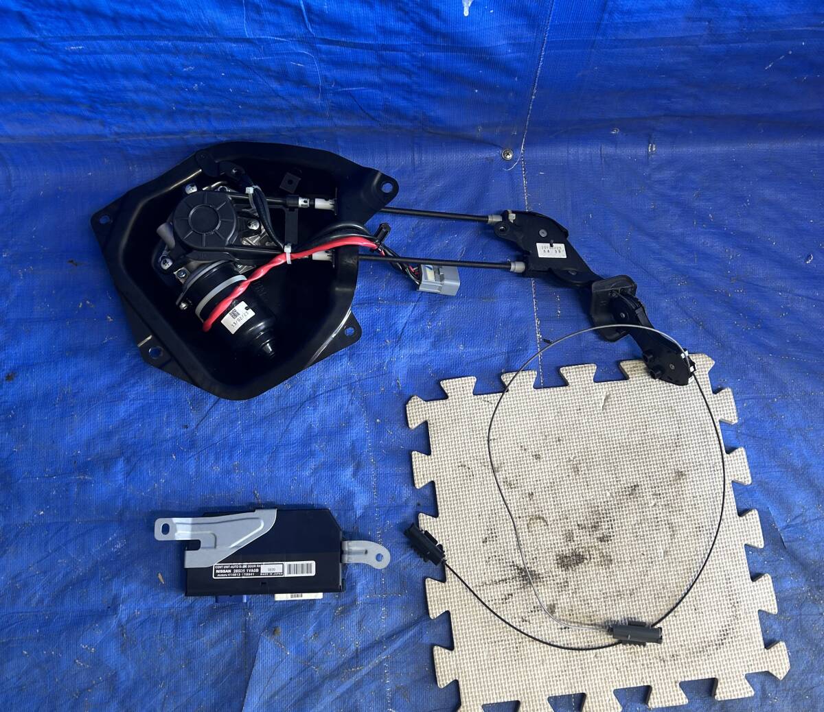 セレナ HFC26 C26 H25年 右オートパワースライドドアモーター コントロールユニット付 3B20拍卖