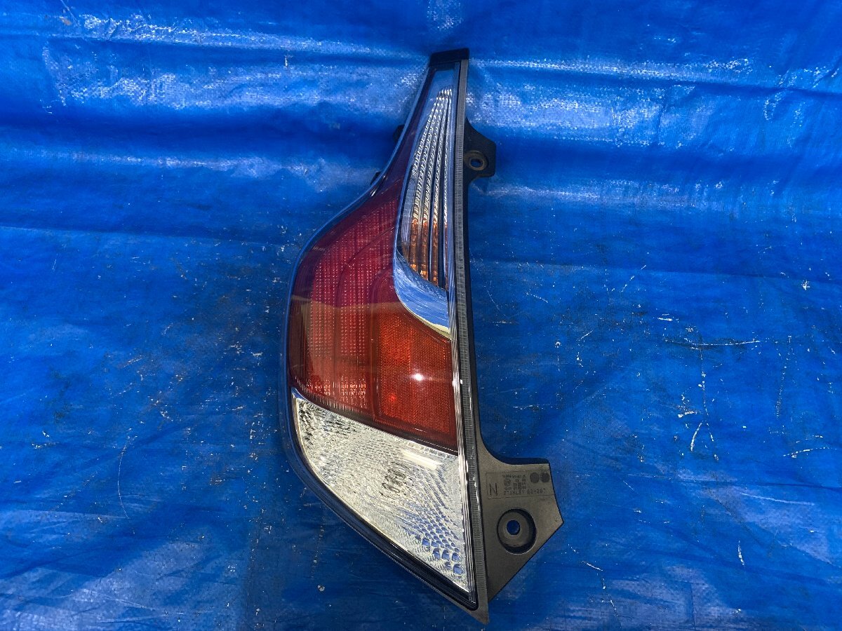 NHP10 アクア 左テールランプ/左テールランプ 品番 81161-52D00 スタンレー 52-297 カラー 3P0 年式R1/10 棚 9C1 700370拍卖