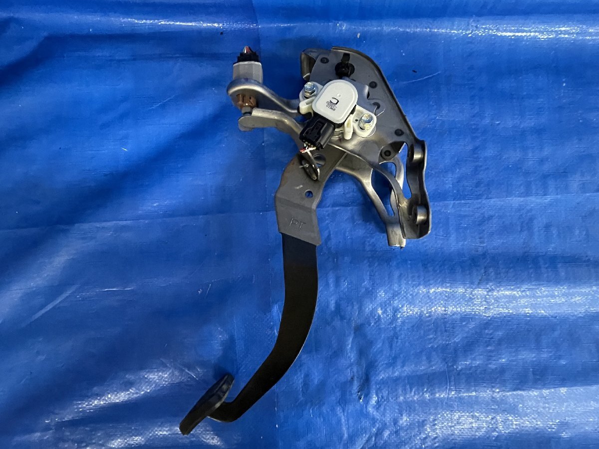 NHP10 アクア ブレーキペダル 品番 55106-52180/47101-52330/47121-52020 走行距離 22.465km 8E8 カルテ401707拍卖