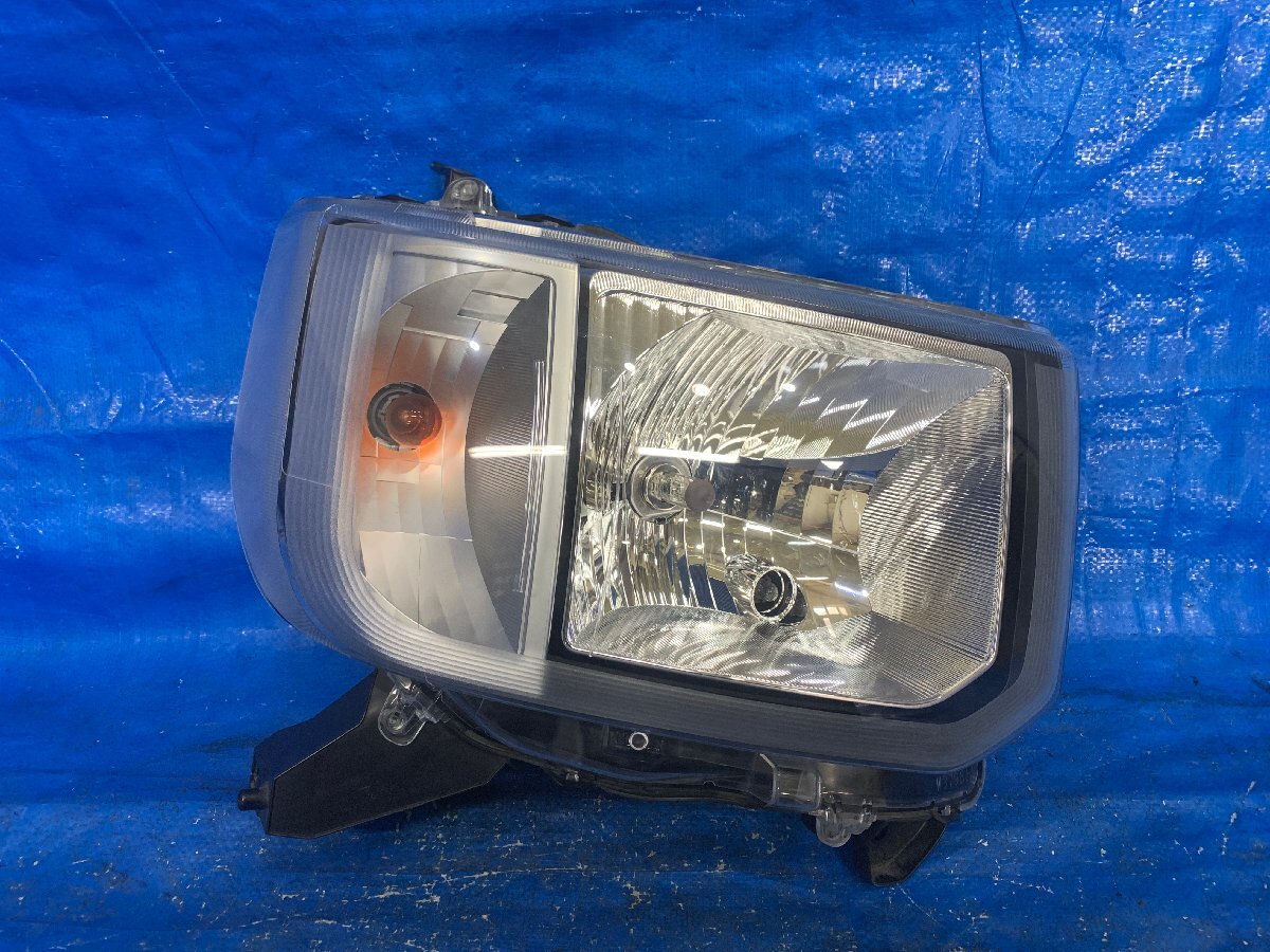 LA700S ウェイク 右ヘッドライト/右ヘッドランプ ハロゲン スタンレー W3796 品番 81130-B2630 年式H29/8 カラー№ W24 棚 21E1 701022拍卖