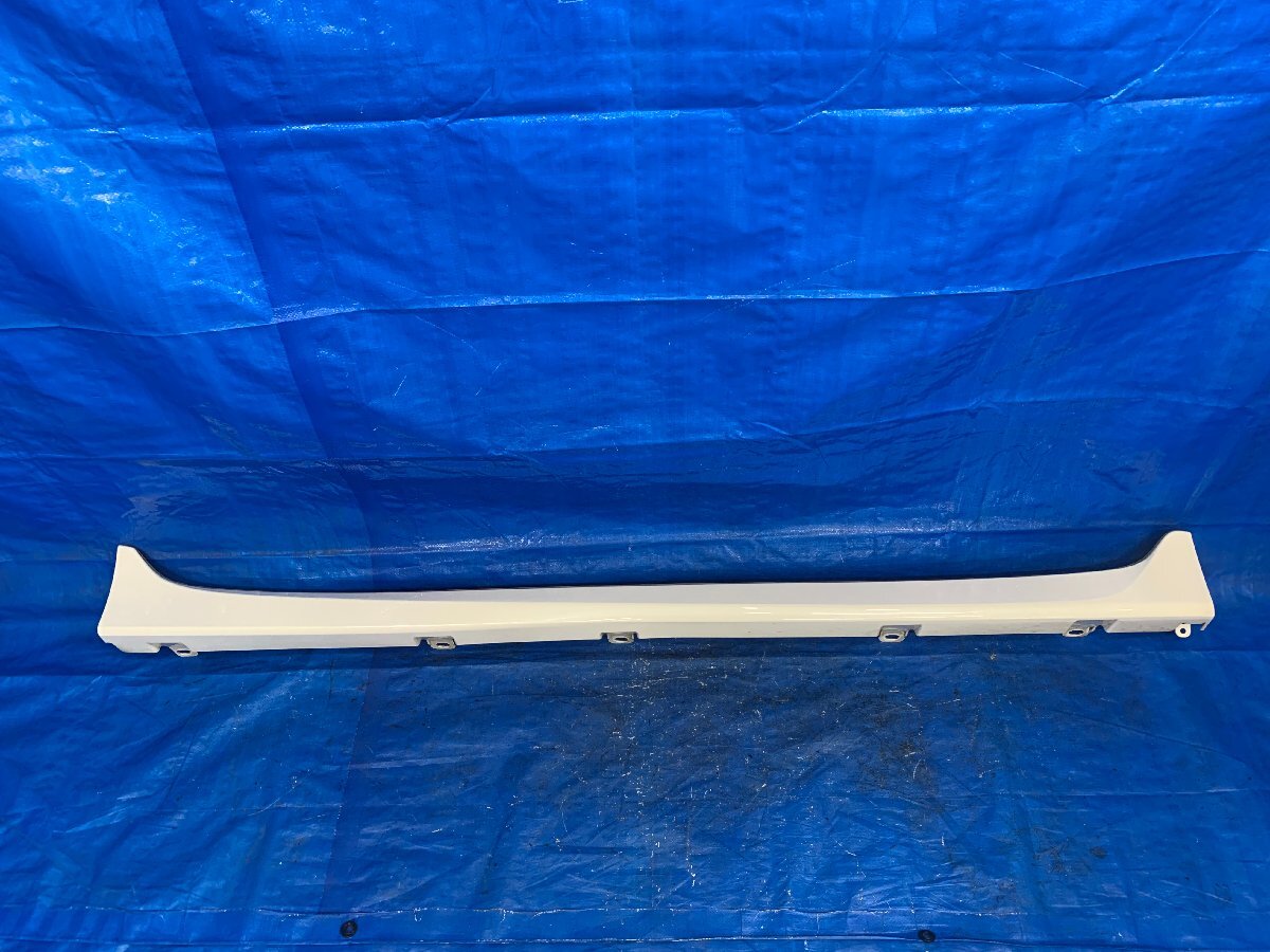 HE12 ノート 右サイドステップ 品番 e6851-3VA** カラー№ QAB グレード EPOWER メダリスト 年式H30/6 棚 事務所 701152拍卖