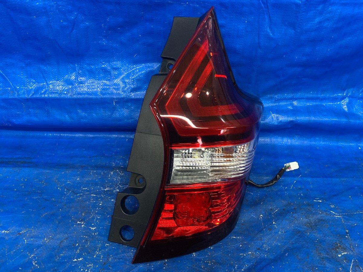 HE12 ノート 右テールランプ/右テールライト 品番 26550-5WK0A カラー№ QAB グレード EPOWER メダリスト 年式H30/6 棚 23E1 701160拍卖