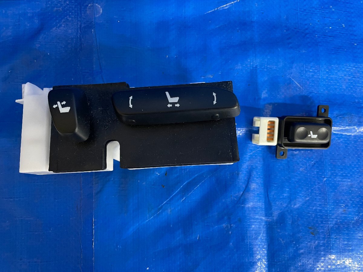 GGL15 レクサス RX350 右フロントパワーシートスイッチ 運転席側 品番 84070-48050 新品¥8.500円~ 梱包⑯ 500612拍卖