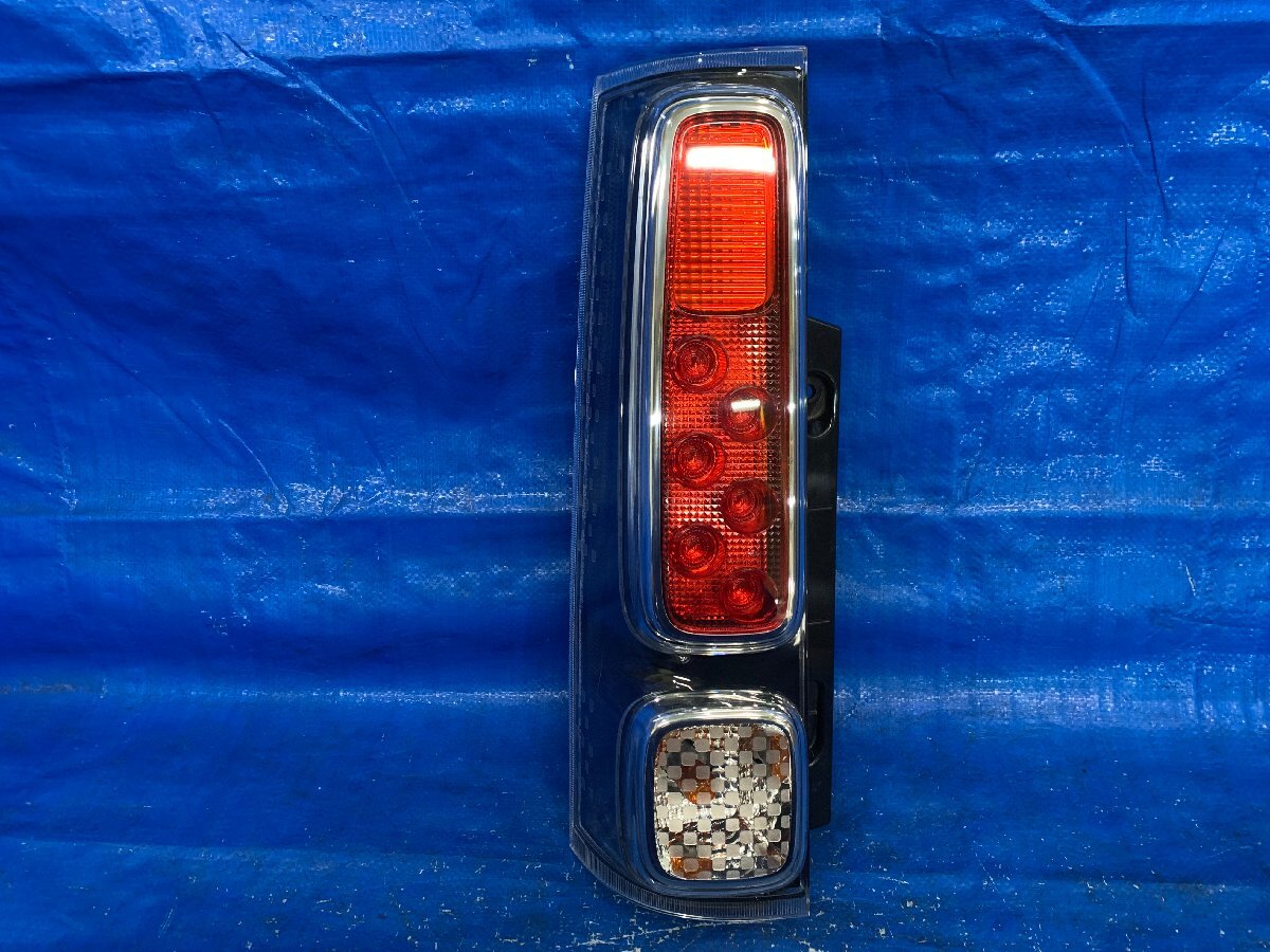 MK53S スペーシア 左テールランプ/左テールライト 5P KOITO 220-5938L 品番 35670-79R00 カラー№ZYW 年式R1/10 棚 19C2 700873拍卖