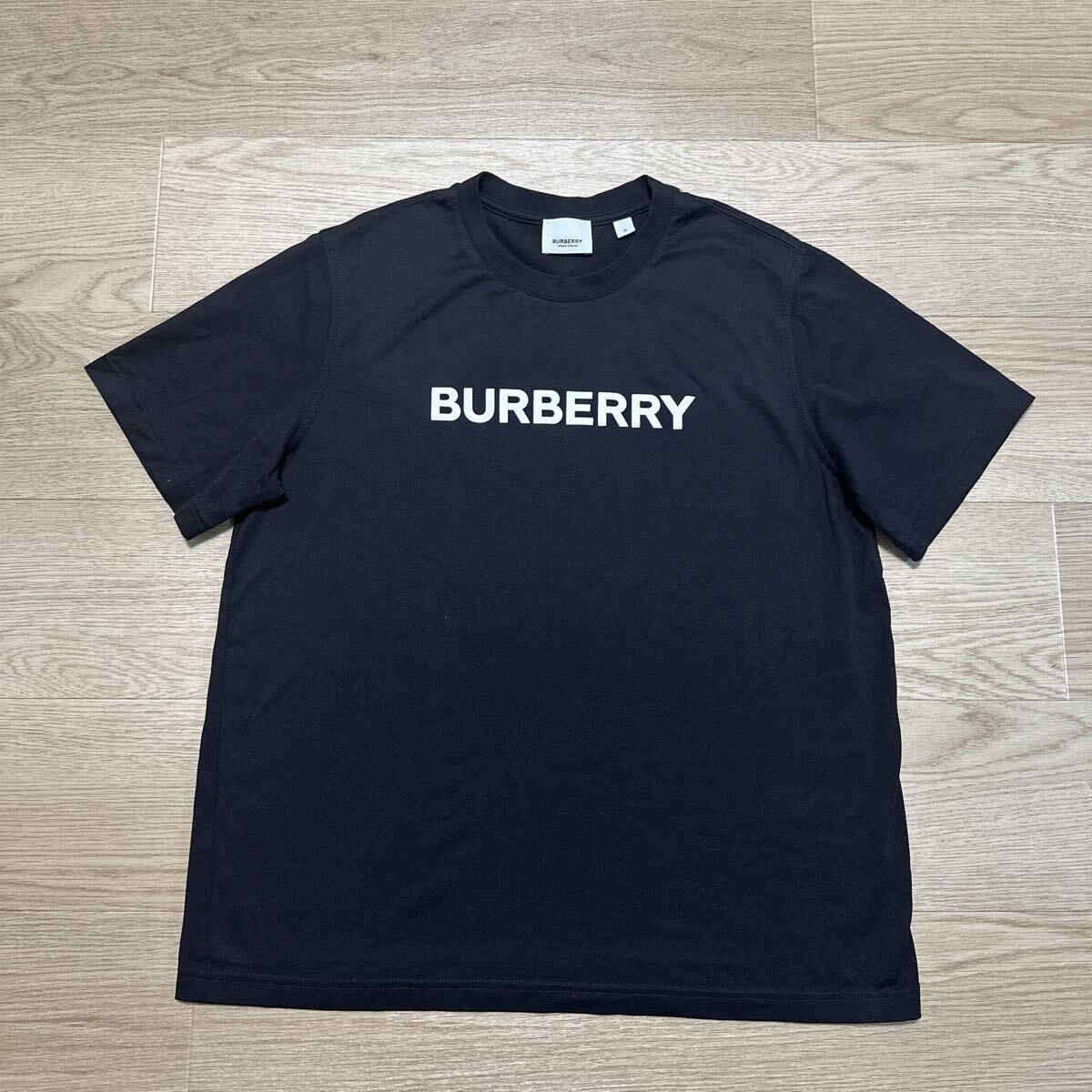 【美品】BURBERRY LONDON バーバーリー ロンドン 現行タグ ロゴプリント Tシャツ size M ブラック拍卖