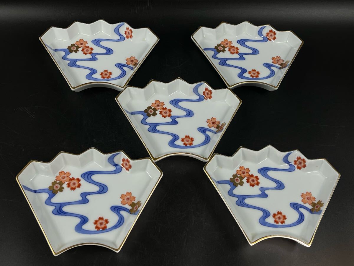昭和期 深川製磁 銘々皿 5枚 金彩色絵 川に桜花紋 変形皿 扇子型 宮内庁御用達 高級品 有田焼 小皿 レトロ おしゃれ逸品【博圓】径17.3cm拍卖