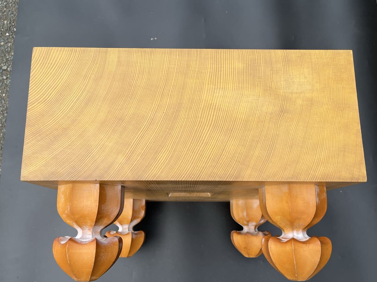 囲碁 碁盤 新カヤ 60号 特上 新榧 天板厚18cm 状態良 四足 へそあり 定価114700円 天然木 布 紙カバー 無垢材 良品 囲碁盤【博圓】幅45.7cm拍卖